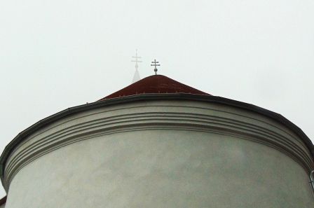 Elkészült az atyhai templom teljes tetőszerkezete